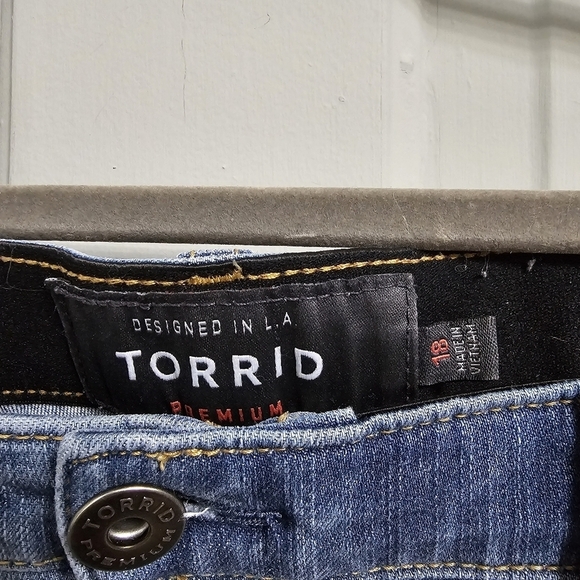 Torrid Sky High Skinny Premium Stretch Short - Picture 9 of 10